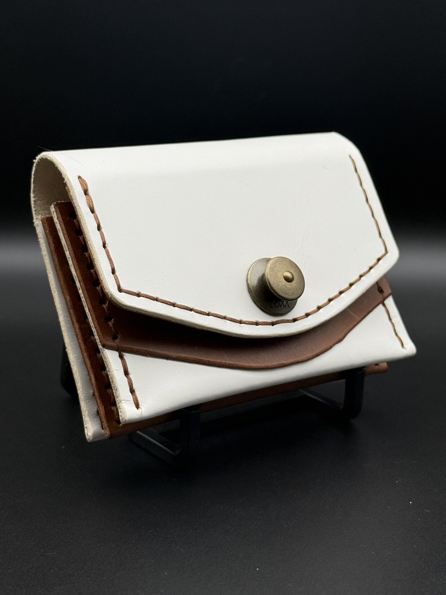 The Lacey women's leather wallet in white and tobacco Buttero with antique brass Loxx fastener